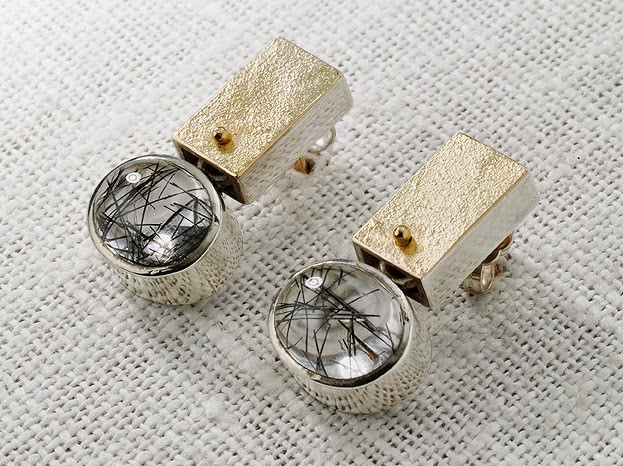 Ohrenschmuck